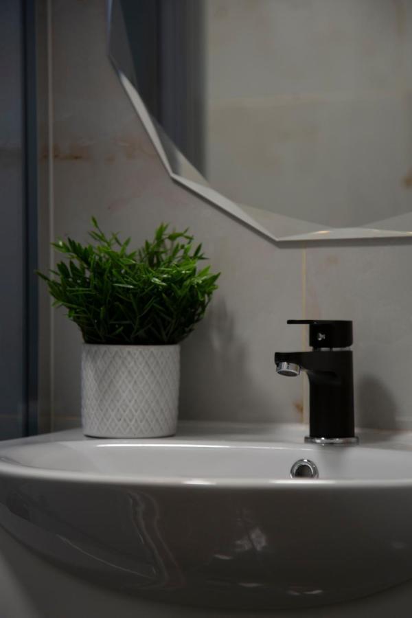 Stylish Quentin Apartment In The King Street Budapest Luaran gambar